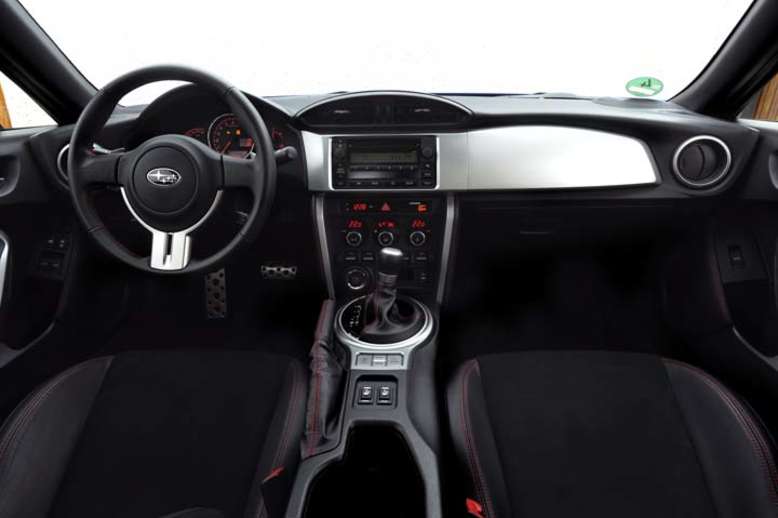 Subaru BRZ, Innenraum / Cockpit, viersitziges Sportcoupé, 2012, Foto: Subaru