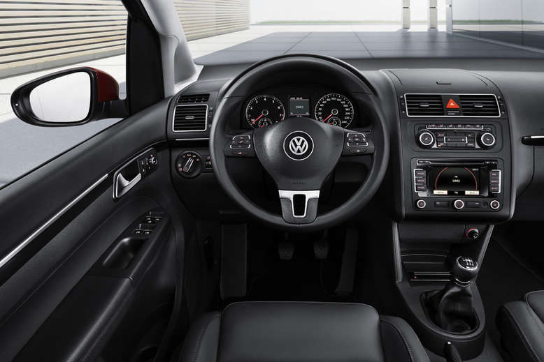 VW Touran, Innenraum / Cockpit, 2010, Foto: Volkswagen