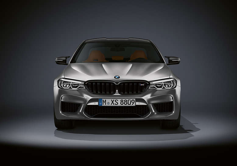 BMW M5, Front