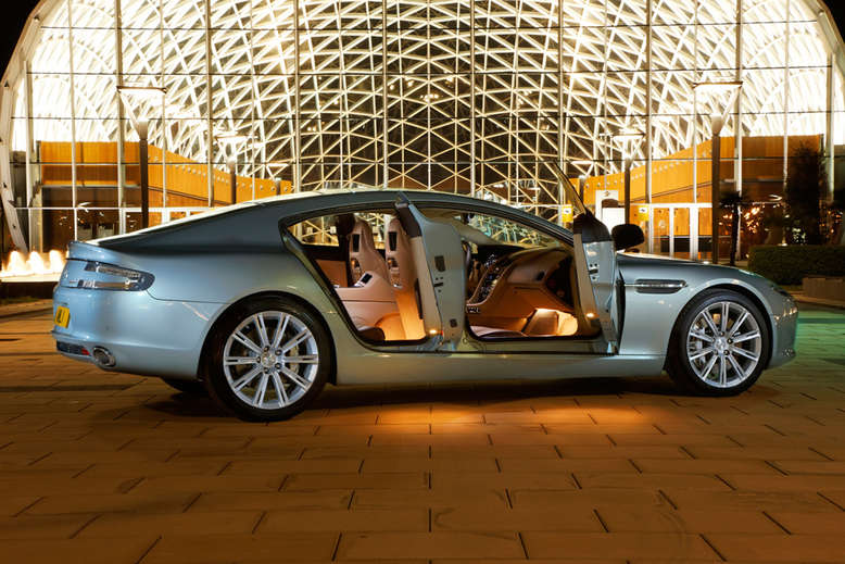 Aston Martin Rapide, Seitenansicht, Türen geöffnet, 2013, Foto: Aston Martin