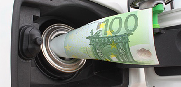 Über 15 Cent pro Kilometer lassen sich durch eine verbraucheroptimierte Fahrweise einsparen Tipps zum Benzin sparen
