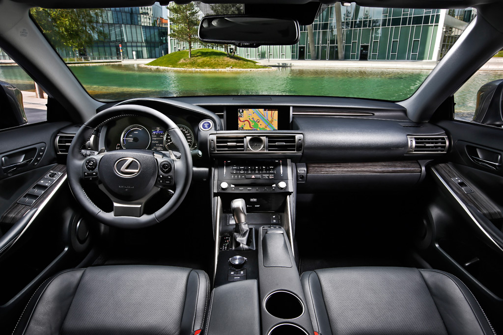 Lexus IS Cockpit