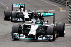 Silberpfeile von Nico Rosberg und Lewis Hamilton