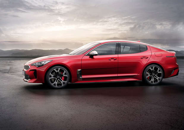 Kia Stinger, Steitenansicht