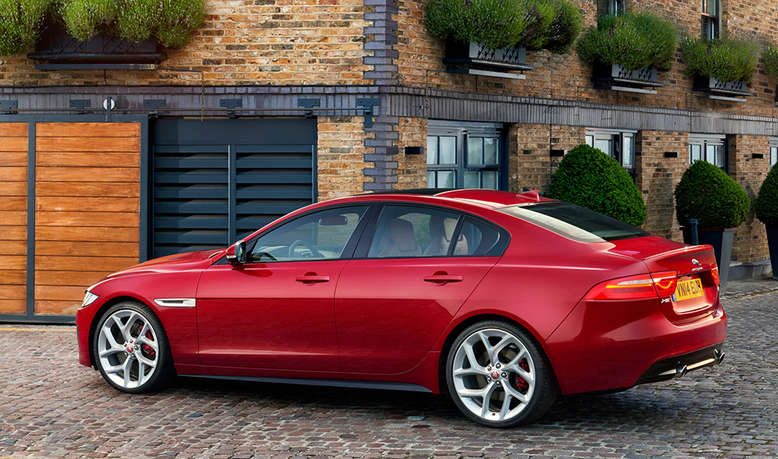 Jaguar XE, Seitenansicht, 2014, Foto: Jaguar