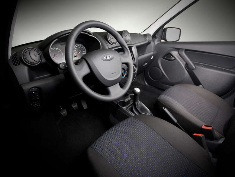 Lada Granta, Innenansicht, Cockpit, 2013, Foto: Lada