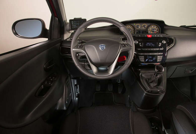 Lancia Ypsilon Momodesign, Innenansicht, Cockpit, 2014, Foto: Lancia