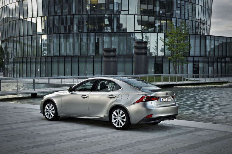 Lexus IS 300h, Seitenansicht, 2013, Foto: Lexus