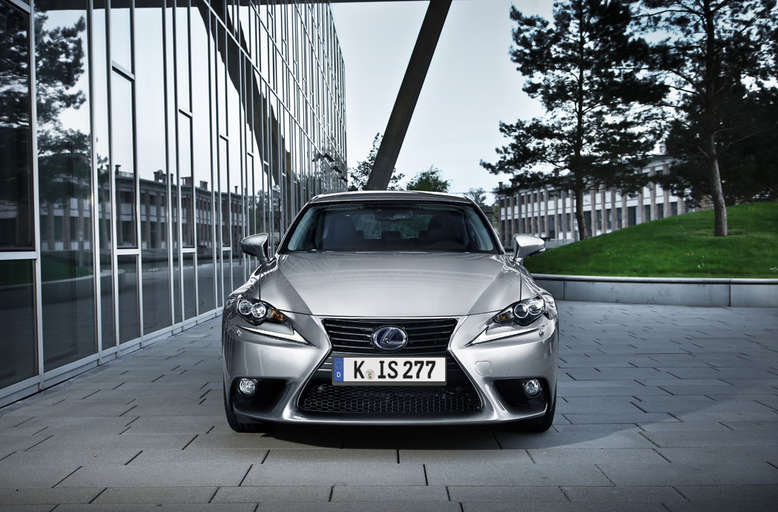 Lexus IS 300h, Frontansicht, 2013, Foto: Lexus