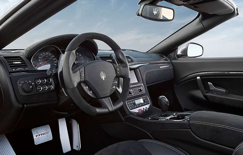 Maserati GranCabrio MC, Innenansicht, Cockpit, 2013, Foto: Maserati