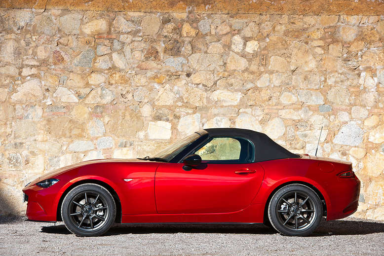 Mazda MX-5, Seitenansicht, Verdeck geschlossen, 2015, Foto: Mazda