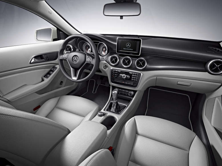 Mercedes CLA, Innenansicht, Cockpit, 2013, Foto: Daimler AG