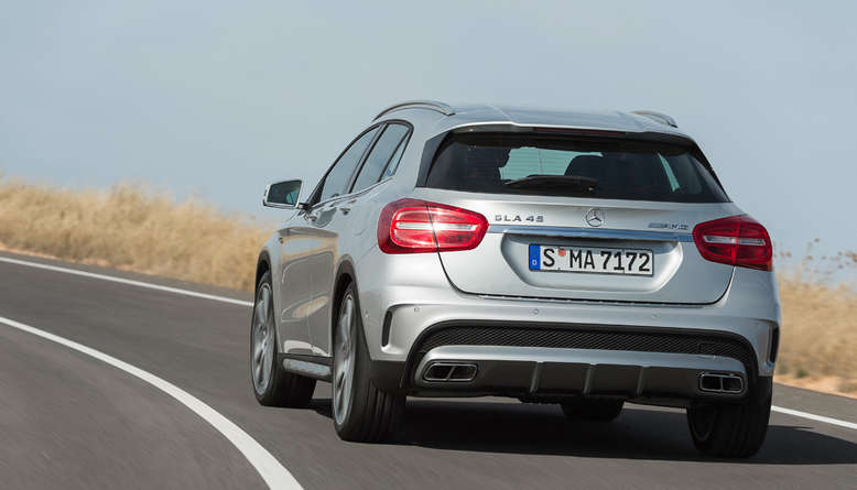 Mercedes GLA-Klasse 45 AMG, Polarsilber metallic, Heckansicht, 2014, Foto: Daimler AG