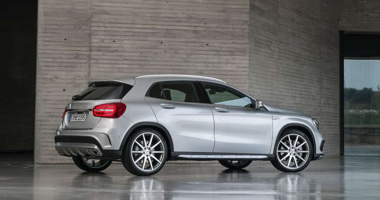 Mercedes GLA-Klasse 45 AMG, Polarsilber metallic, Seitenansicht, 2014, Foto: Daimler AG