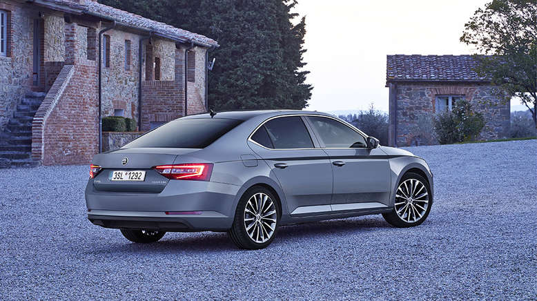 Skoda Superb III, Heckansicht, Seite, 2015, Foto: Skoda