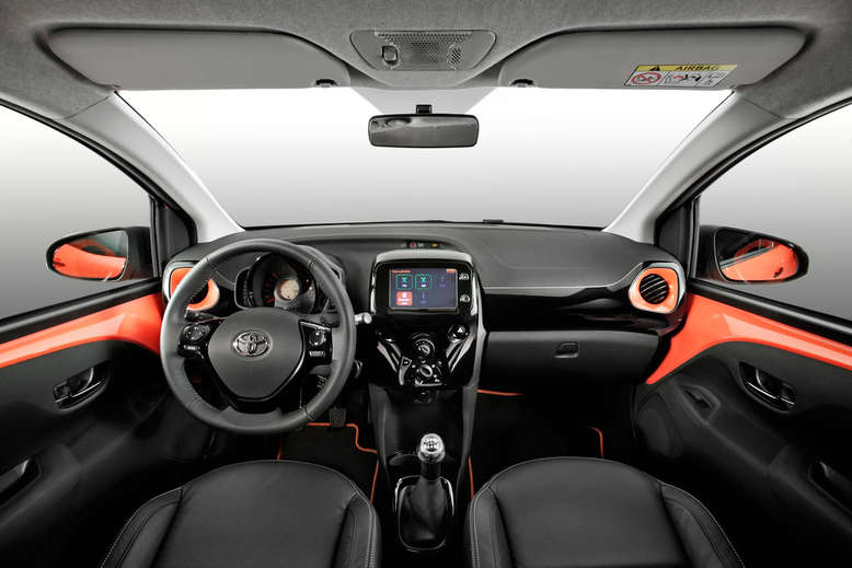 Toyota Aygo, Innenansicht, Cockpit, 2014, Foto: Toyota