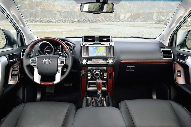 Toyota Land Cruiser, Innenansicht, Cockpit, 2014, Foto: Toyota