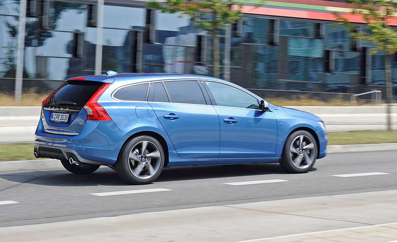 Volvo V60 Plug-In Hybrid, Heckansicht, Seite, 2015, Foto: Volvo