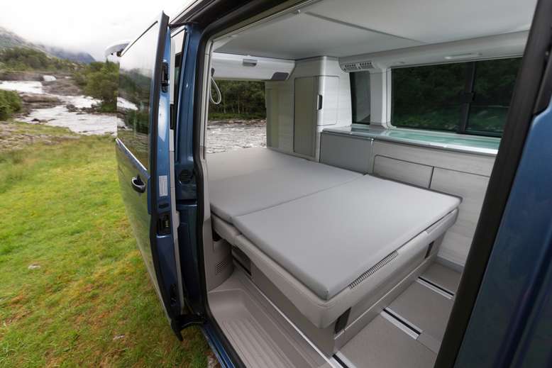 VW T6 California, Liegefläche in der Ausstattungsvariante "Coast", 2015, Foto: Volkswagen