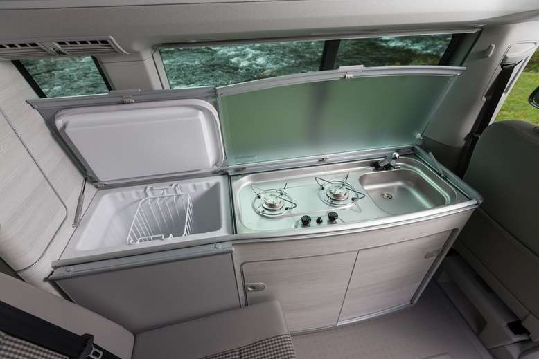 VW T6 California, Küche in der Ausstattungsvariante "Coast", 2015, Foto: Volkswagen