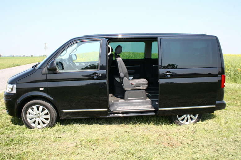 VW Multivan, geöffnete Seitentür, 2011, Foto: Auto-Medienportal.Net 