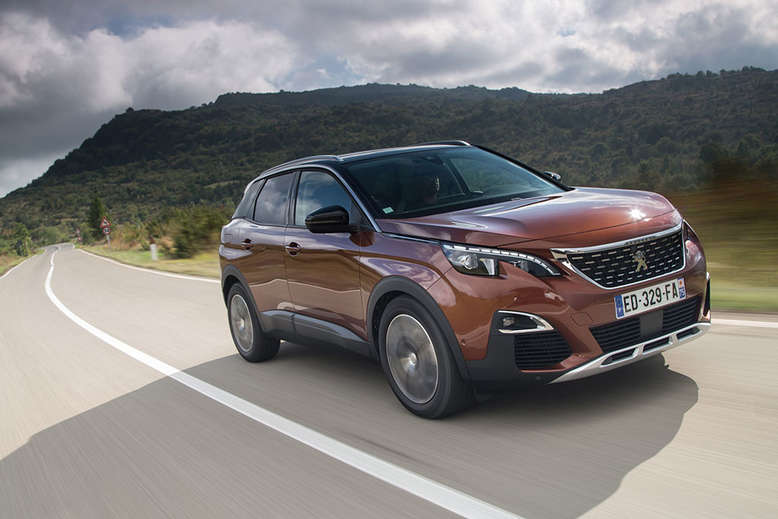 Peugeot 3008, Seitenansicht, in Fahrt 