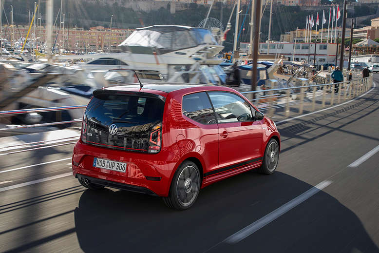 VW up!, Heck, Fahrtaufnahme