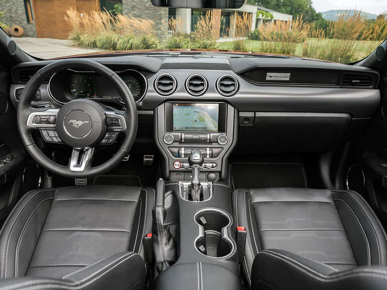 Ford Mustang, Cockpit