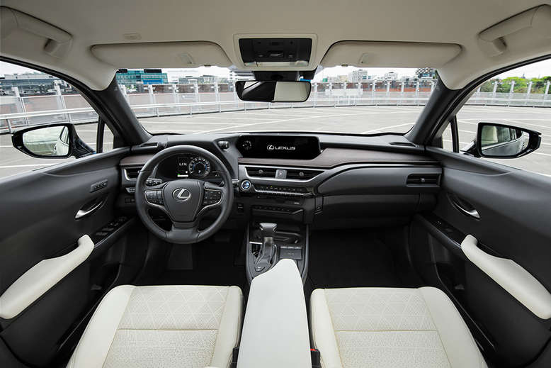 Lexus UX, Cockpit