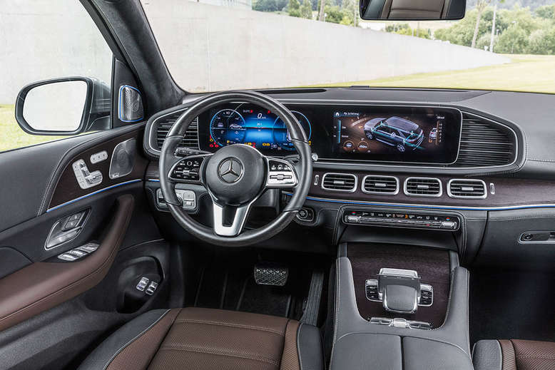 Mercedes-Benz GLE SUV, Cockpit