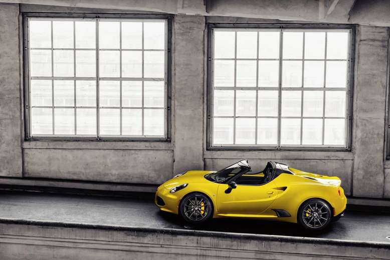 Alfa Romeo 4C Spider, Seitenansicht, 2015, Foto: Alfa Romeo