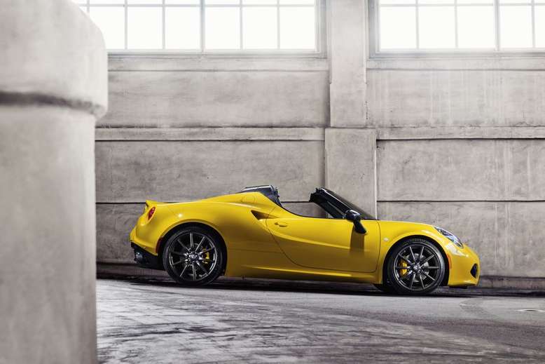 Alfa Romeo 4C Spider, Seitenansicht, 2015, Foto: Alfa Romeo