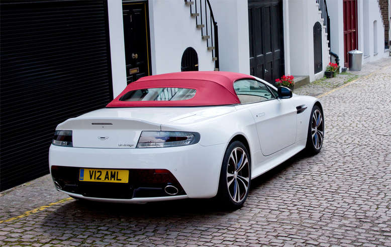 Aston Martin V12-Vantage Roadster, Heckansicht, Verdeck geschlossen, 2012, Foto: Aston Martin