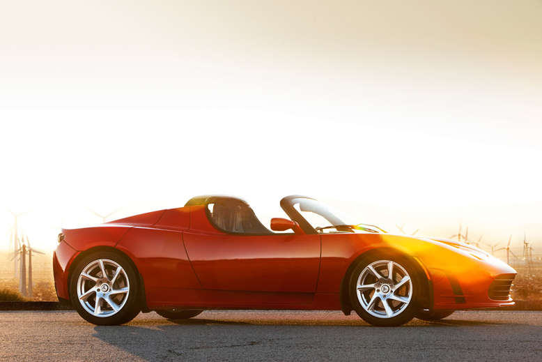 Tesla Roadster, 2.5, Radiant Red, Verdeck offen, Seitenansicht, Foto: Tesla Motors