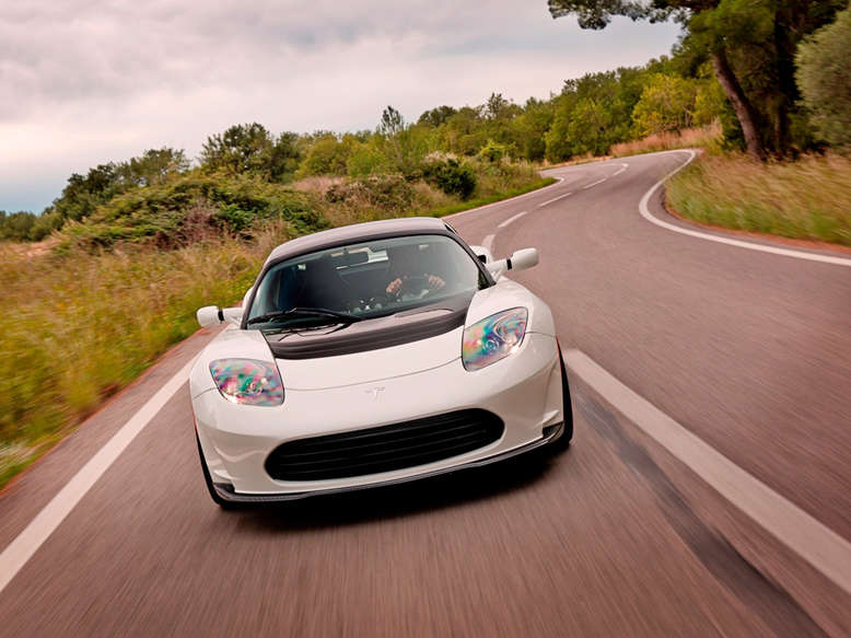 Tesla Roadster, Arctic White, Verdeck geschlossen, Frontansicht, Foto: Tesla Motors