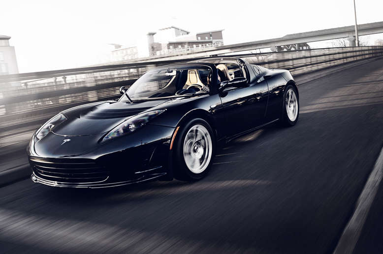 Tesla Roadster, Cosmic Black, Verdeck offen, Heckansicht, 2012, Foto: Tesla Motors