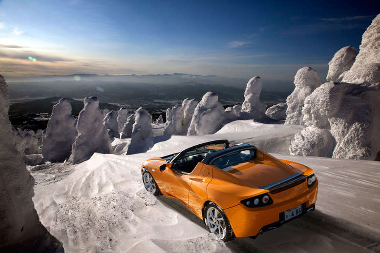 Tesla Roadster, Magma Orange, Verdeck offen, Heckansicht, Draufsicht, 2012, Foto: Tesla Motors