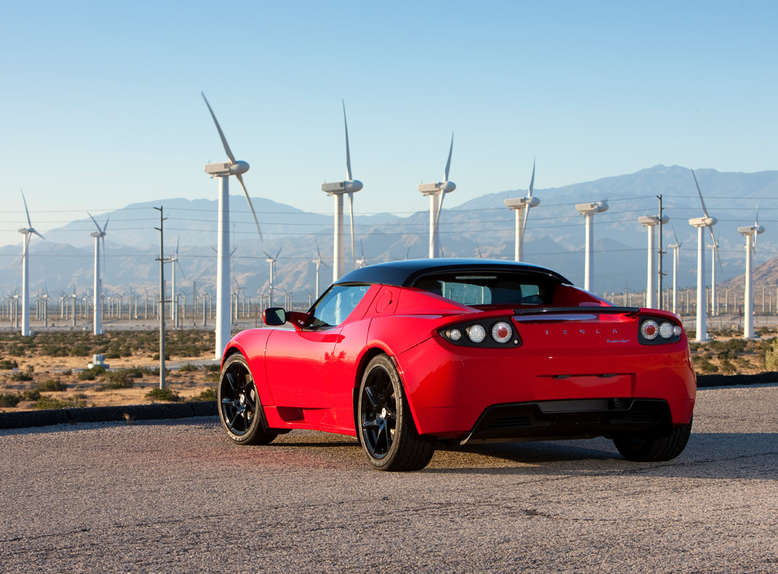 Tesla Roadster, 2.5, Radiant Red, Verdeck geschlossen, Heckansicht, Foto: Tesla Motors