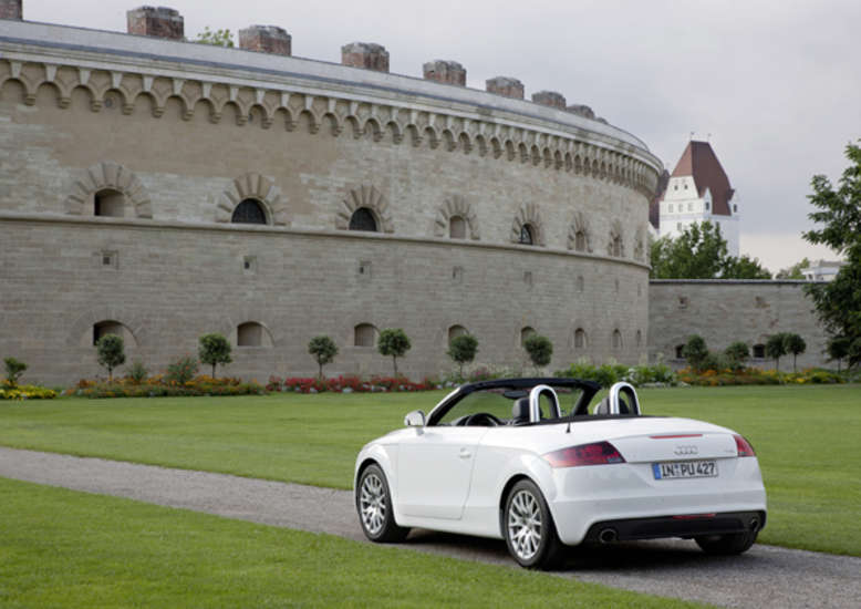 Audi TT Roadster, 2011