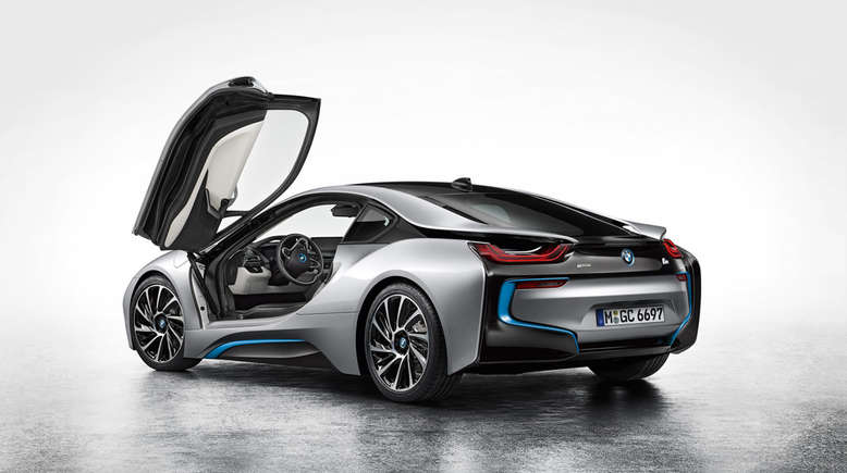 BMW i8, Polarsilber, Heckansicht, Türen geöffnet, 2013, Foto: BMW