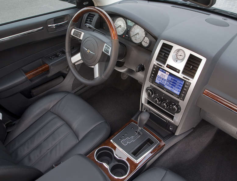 Chrysler 300C, Innenansicht, Cockpit, 2010, Foto: Chrysler