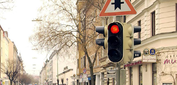 Wenn Sie eine rote Ampel überfahren haben, droht ein Bußgeld