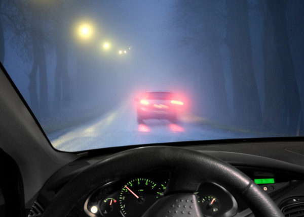 Autofahrt bei Nebel