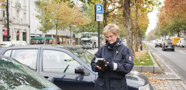 Wo muss die Parkscheibe gemäß StVO im Auto liegen?