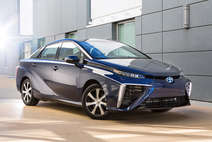 Toyota Mirai fährt mit Wasserstoff in die Zukunft